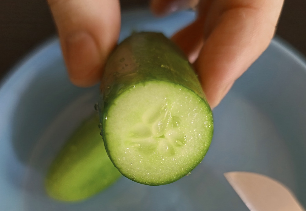 Kurkut ovat söpöjä ja pieniä. Mutta niiden sisusta näyttää ihan oikealta kurkulta :D